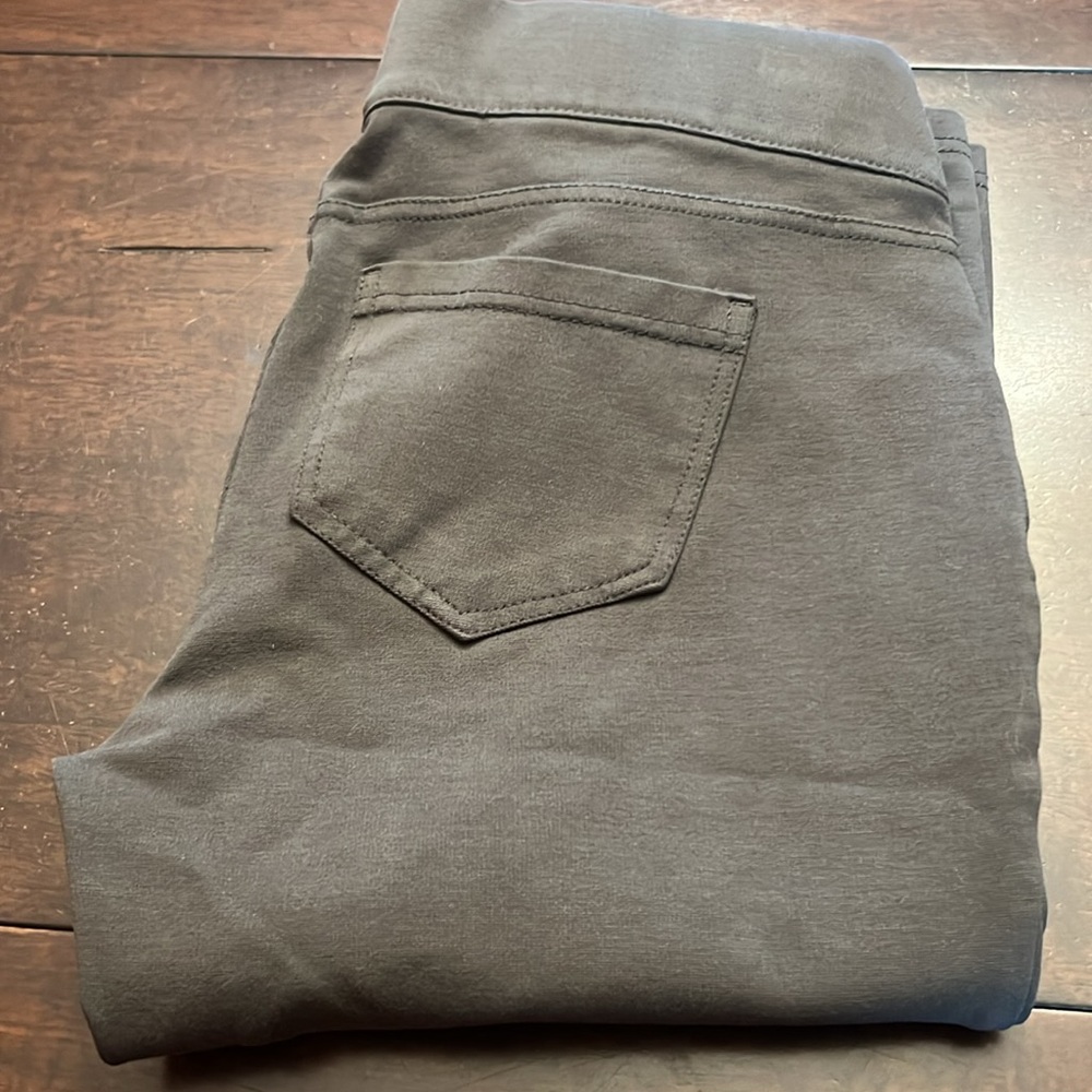 Gray Liverpool pull on jeans. Size 4
